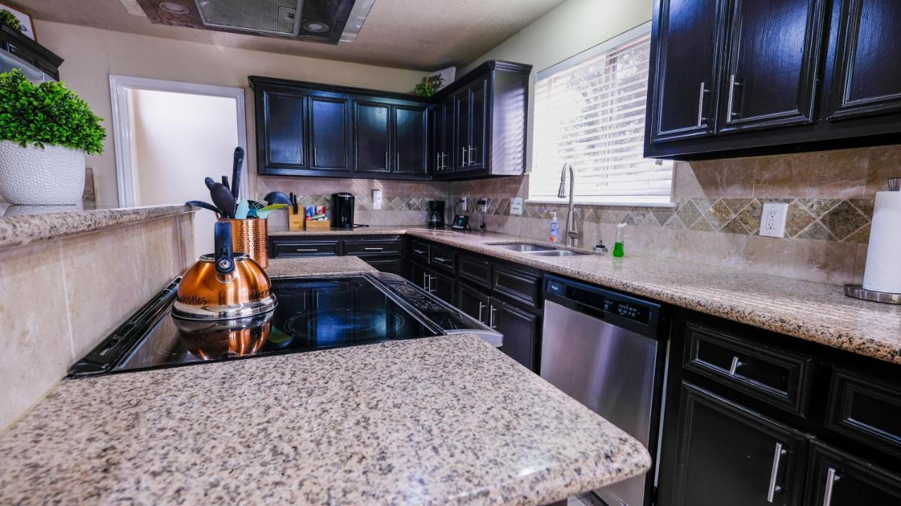 Pool House, 20 Minutes From Dt 4Bdr For 10 Guests - Winkleman Villa Houston Bagian luar foto